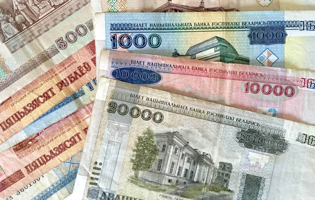 10 тыс белорусских. Белорусский рубль. 500 Белорусских рублей. 82 Белорусских рублей в рублях. 400 Белорусских рублей в евро.