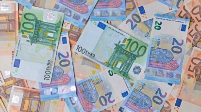 euro banknotes