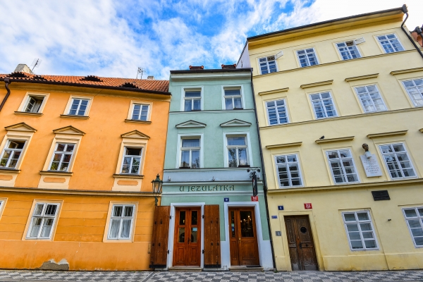 High property prices force Czech Republic to cap mortgage lending