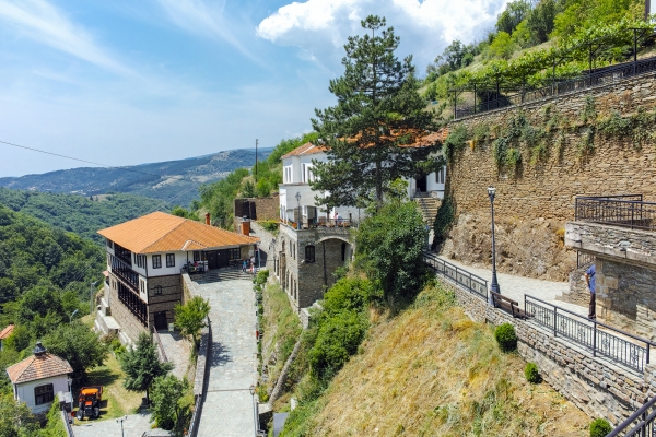 Macedonia seeks funding for regional infrastructure projects