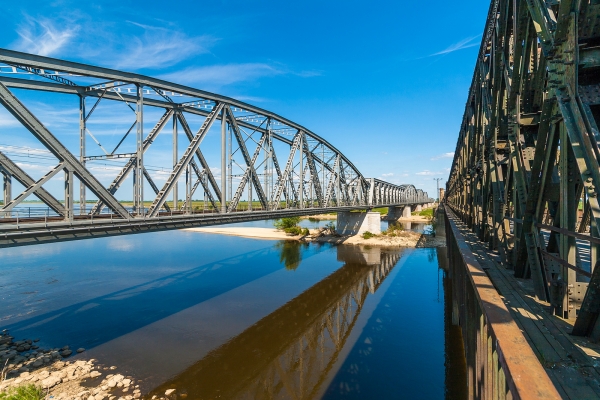 Poland and Belarus plan new railway bridge across Bug