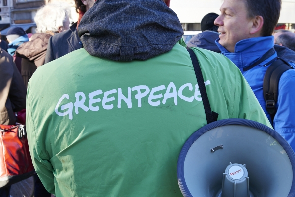 Slovak Greenpeace protesters to remain in prison while awaiting trial