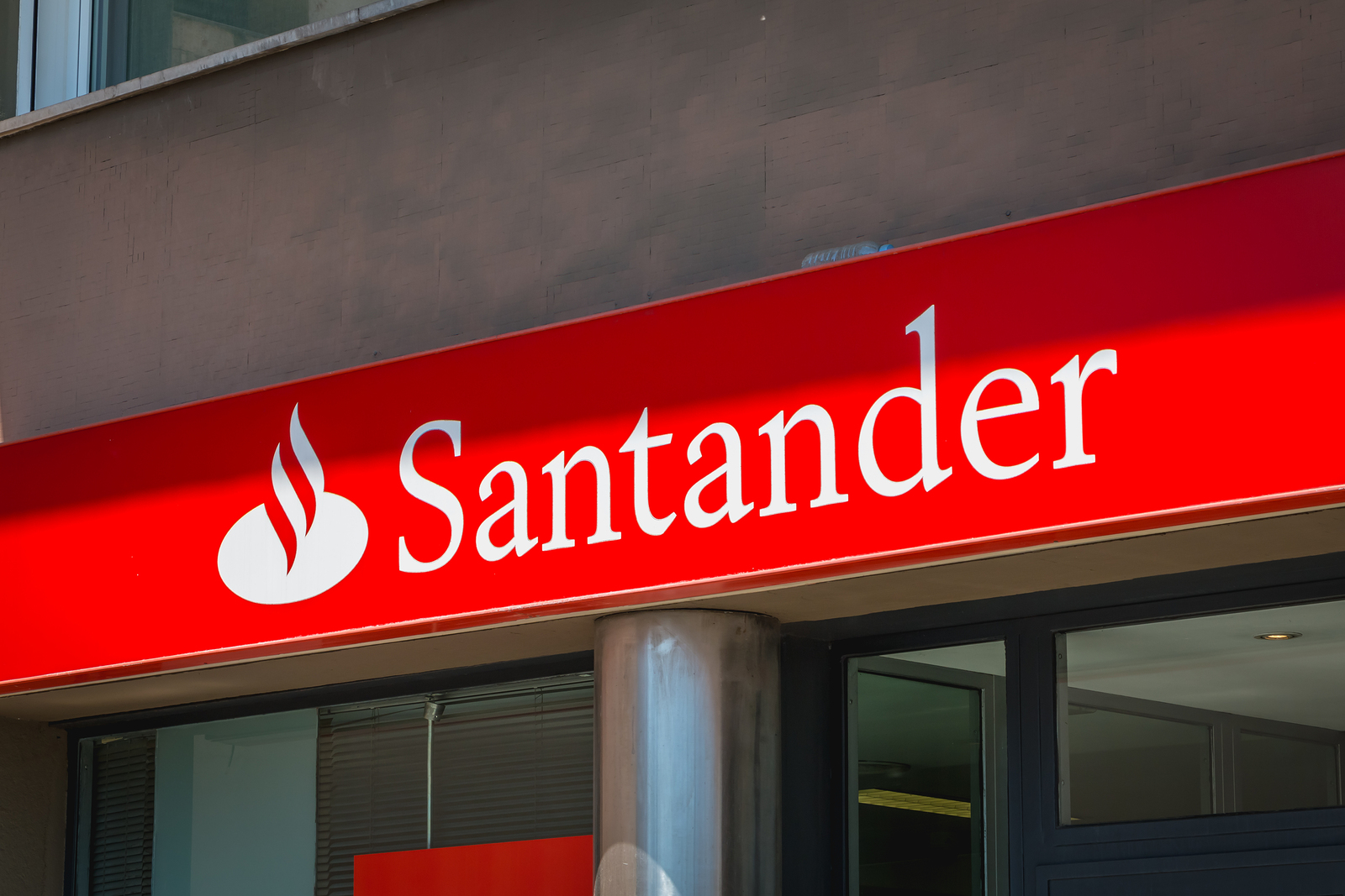 Santander Polska announces plans to lay off staff - Emerging Europe