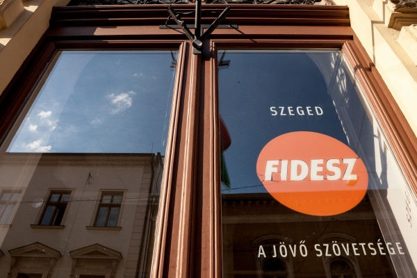 Support for Fidesz not affected by row with EPP