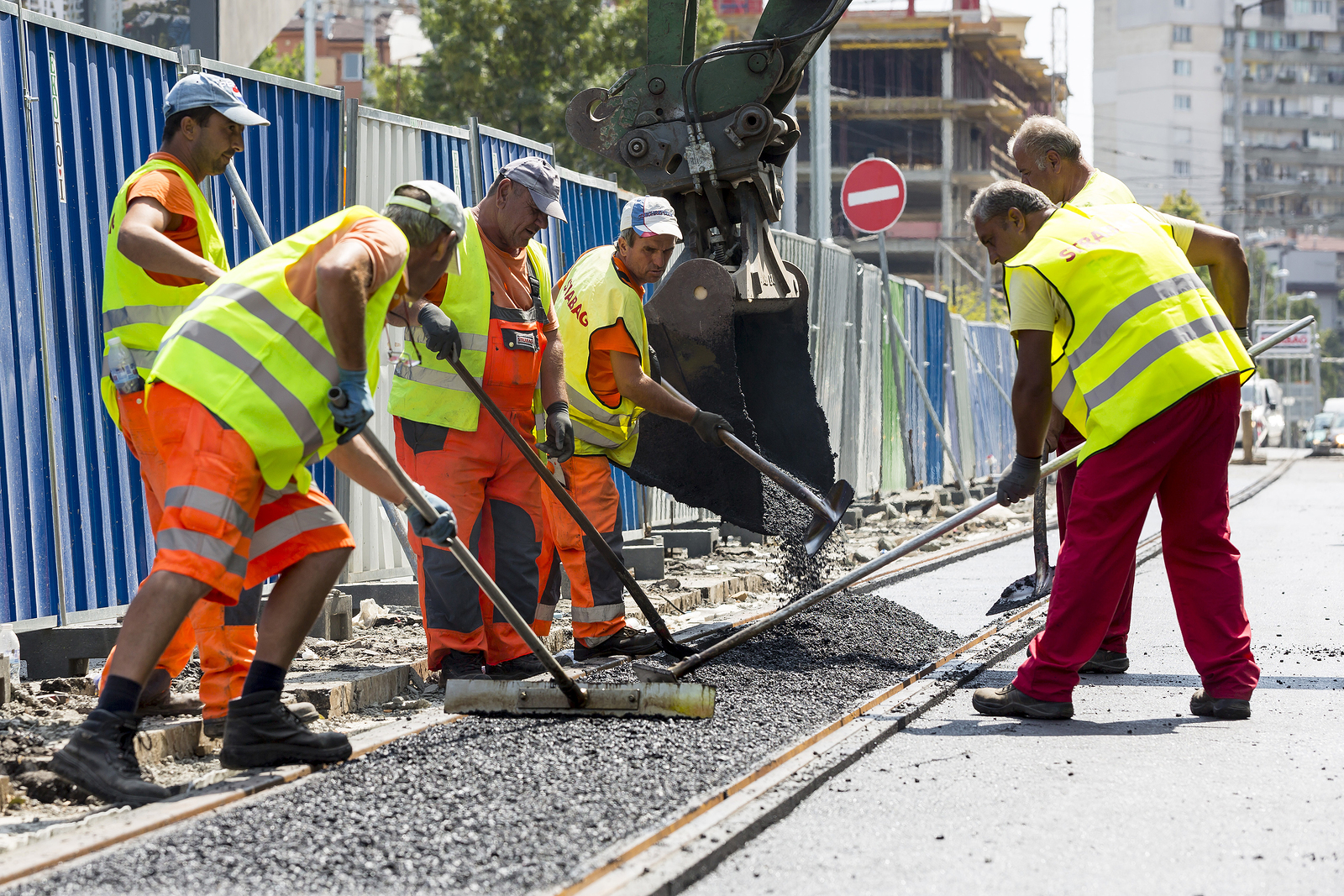 Работник дороги. Дорожный рабочий Латвия. In Germany, workers put Asphalt on Tiles.