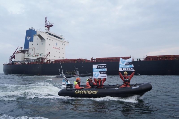 Polish police detain Greenpeace activists
