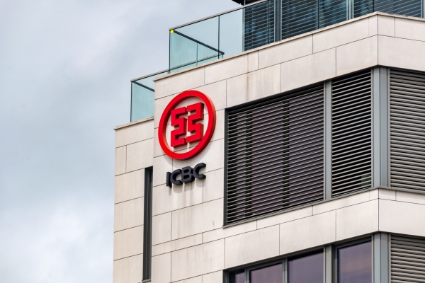 Hungary tightens financial relations with China