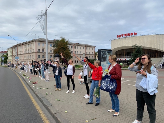 Belarus protests intensify as business leaders and cultural figures join calls for president to step down