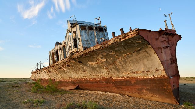 abandoned ship aral sea