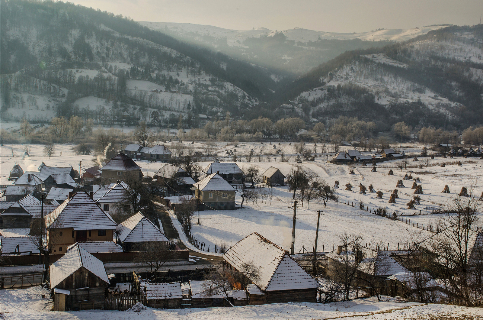 traditional-houses-romania-village