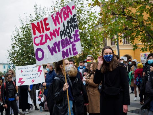 Restrictive abortion laws force Poles to head for Ukraine