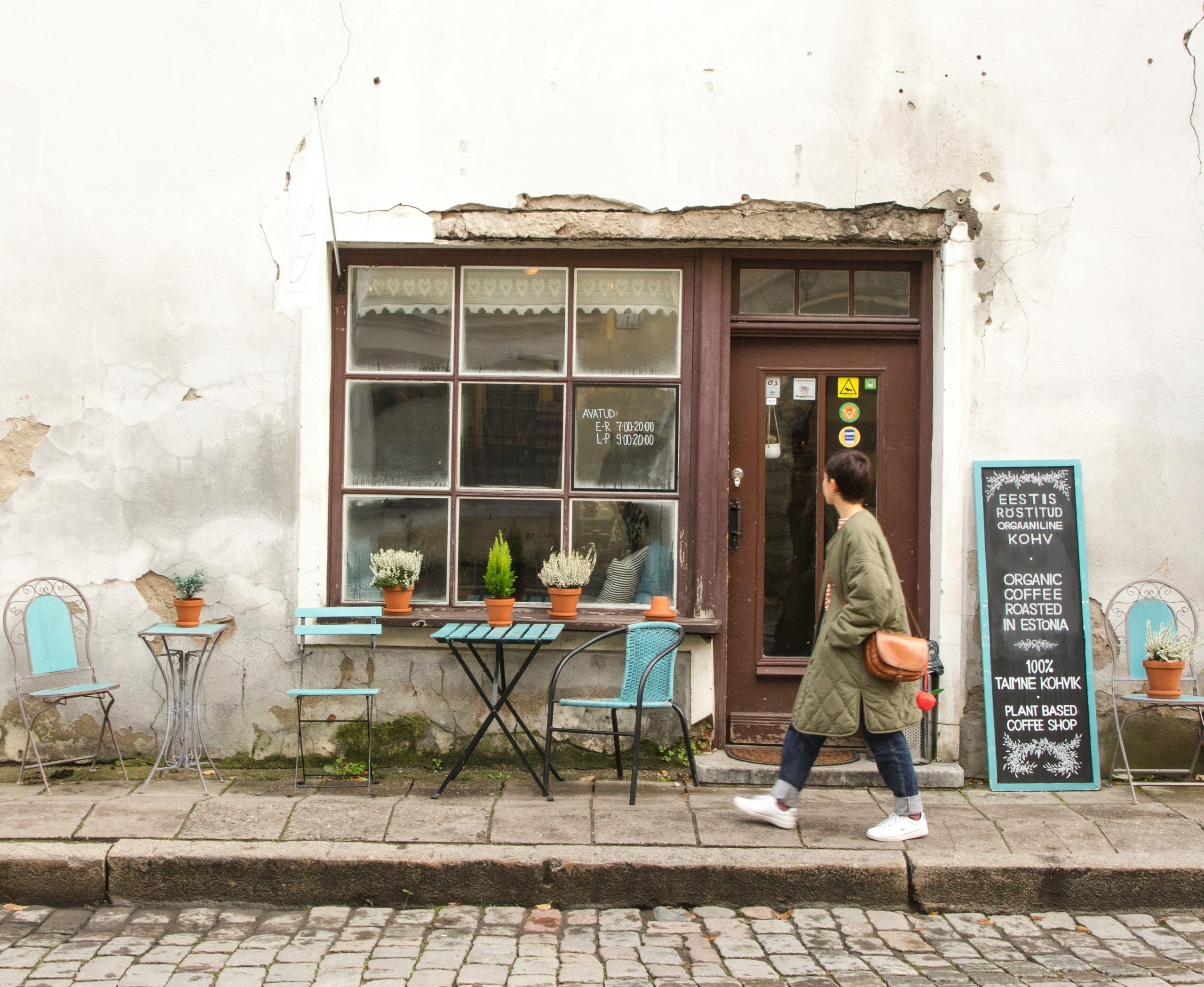 julius-jansson-rKX4o5EFMmU-unsplash