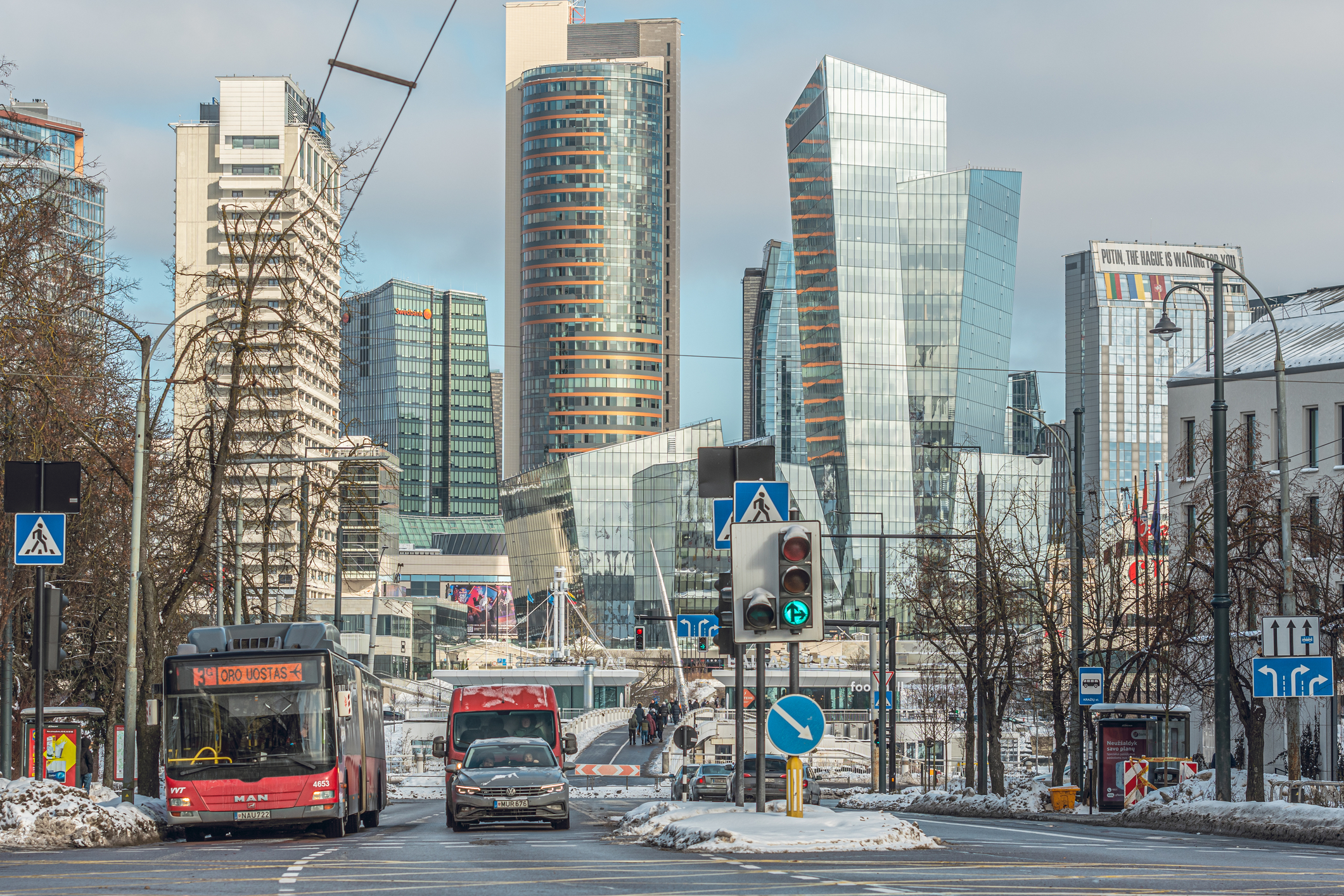 dreamstime_m_437256285