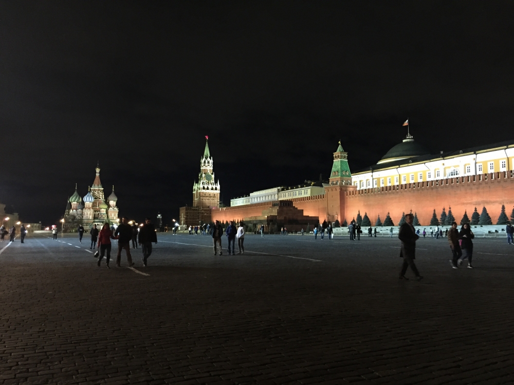 Камера москвы красная площадь. Красная площадь Пермь. Манеж Москва красная площадь. Посадка на красной площади.